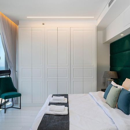 Yalarent Sea-Breeze Penthouse With Jacuzzi Apartment Bat Yam Bagian luar foto