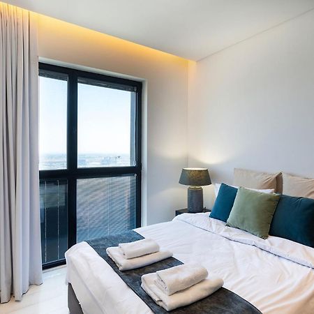 Yalarent Sea-Breeze Penthouse With Jacuzzi Apartment Bat Yam Bagian luar foto