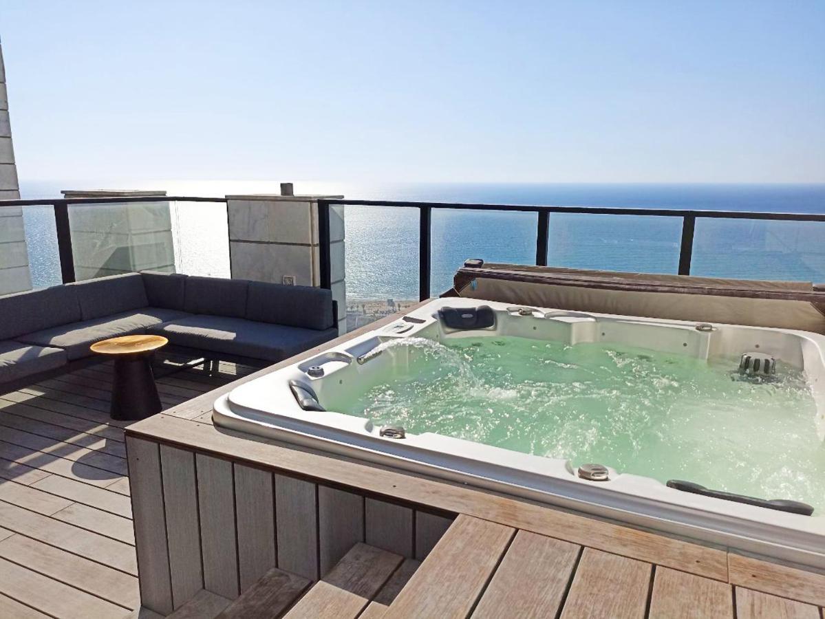 Yalarent Sea-Breeze Penthouse With Jacuzzi Apartment Bat Yam Bagian luar foto