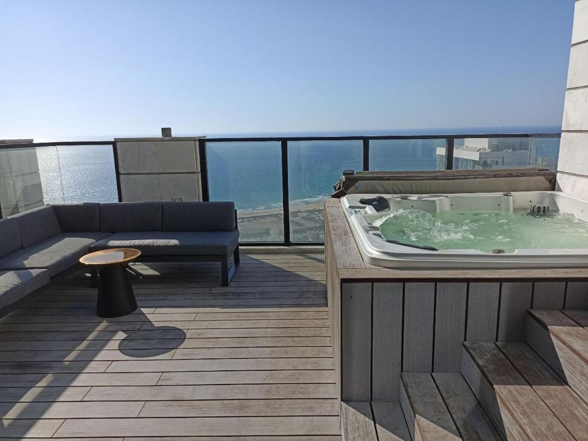 Yalarent Sea-Breeze Penthouse With Jacuzzi Apartment Bat Yam Bagian luar foto