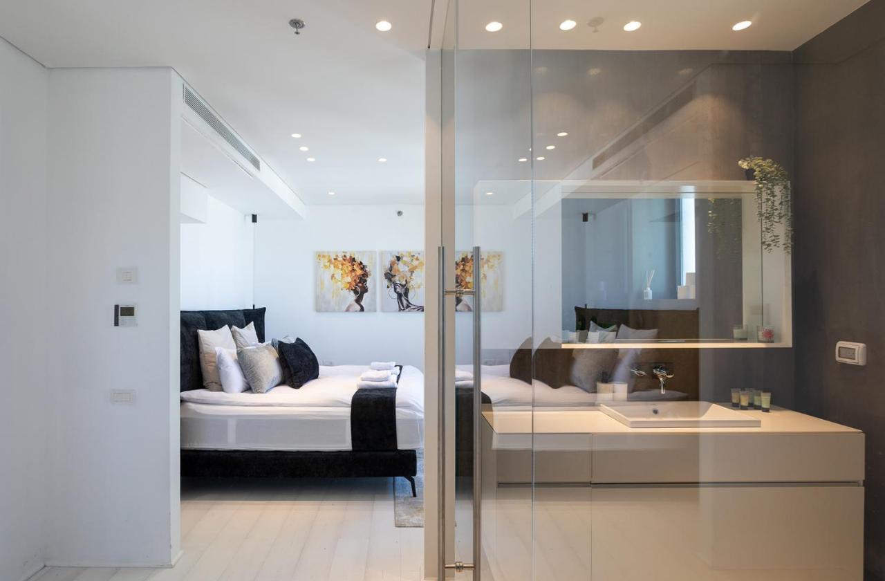 Yalarent Sea-Breeze Penthouse With Jacuzzi Apartment Bat Yam Bagian luar foto