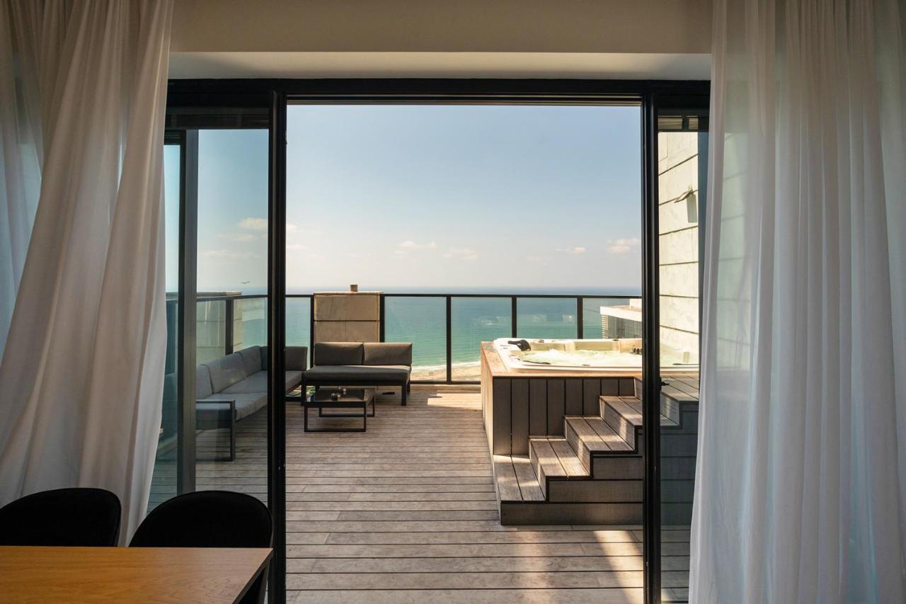 Yalarent Sea-Breeze Penthouse With Jacuzzi Apartment Bat Yam Bagian luar foto