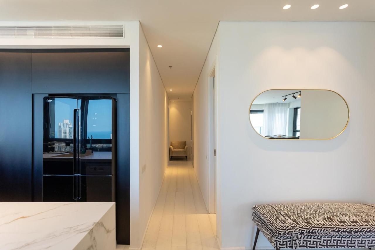Yalarent Sea-Breeze Penthouse With Jacuzzi Apartment Bat Yam Bagian luar foto