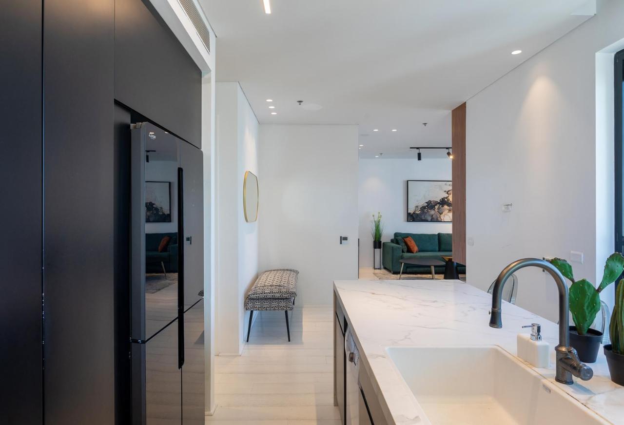 Yalarent Sea-Breeze Penthouse With Jacuzzi Apartment Bat Yam Bagian luar foto