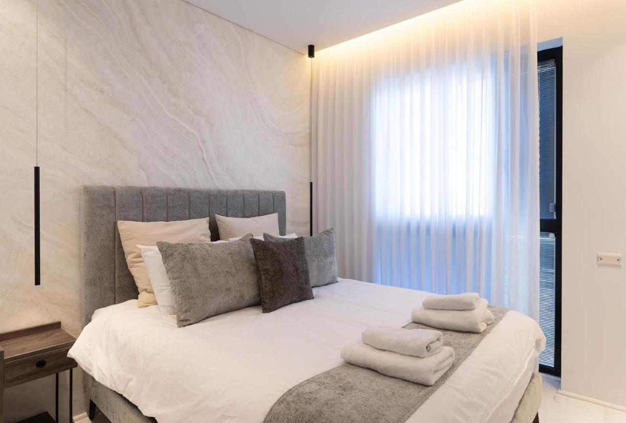 Yalarent Sea-Breeze Penthouse With Jacuzzi Apartment Bat Yam Bagian luar foto
