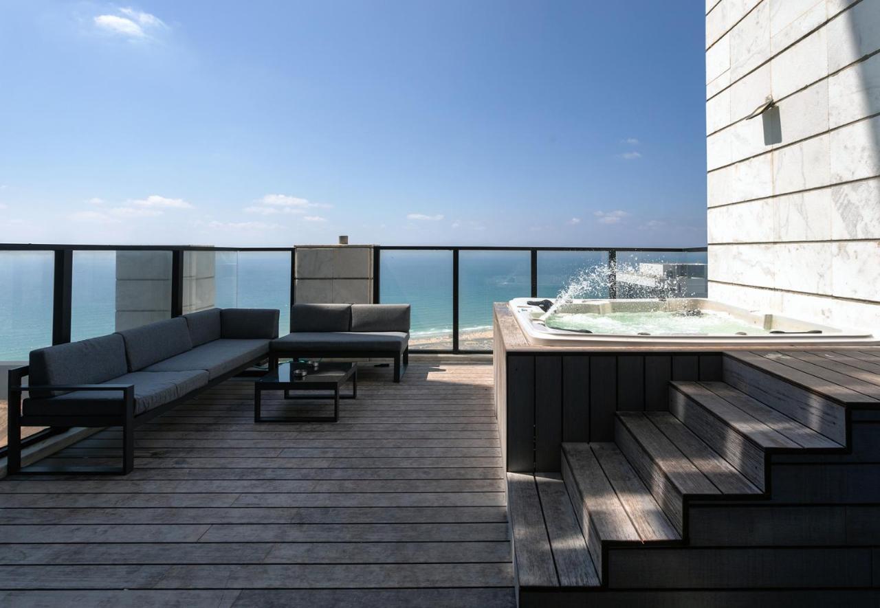 Yalarent Sea-Breeze Penthouse With Jacuzzi Apartment Bat Yam Bagian luar foto