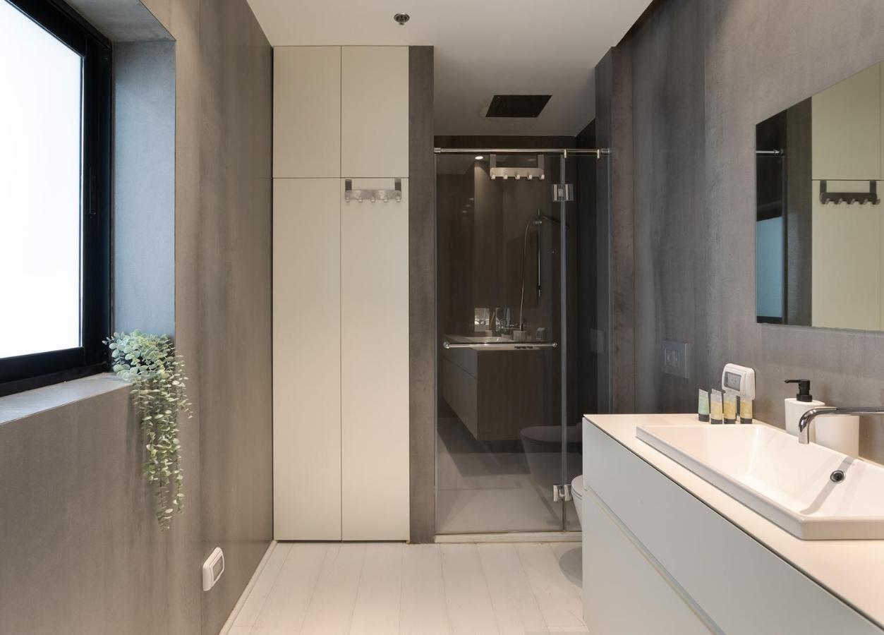 Yalarent Sea-Breeze Penthouse With Jacuzzi Apartment Bat Yam Bagian luar foto