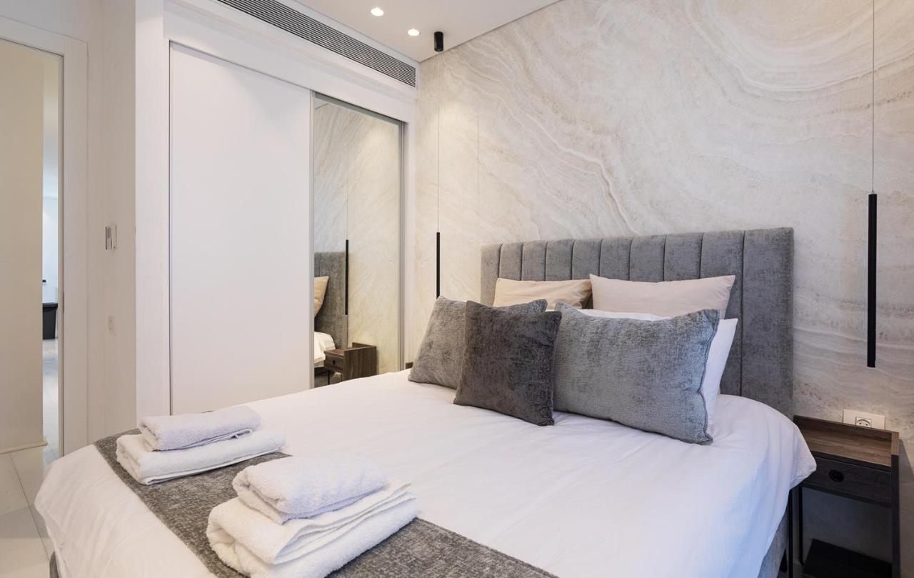 Yalarent Sea-Breeze Penthouse With Jacuzzi Apartment Bat Yam Bagian luar foto
