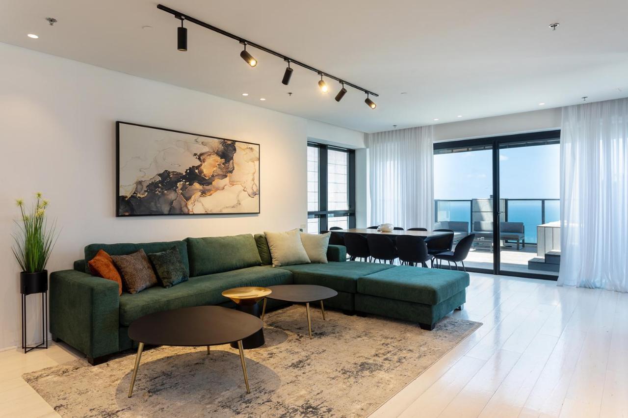 Yalarent Sea-Breeze Penthouse With Jacuzzi Apartment Bat Yam Bagian luar foto