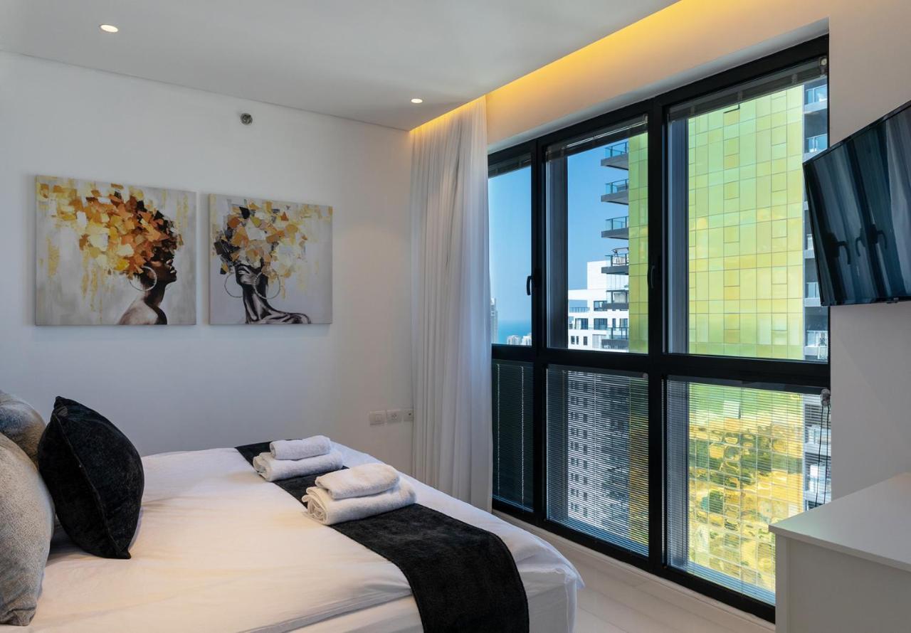 Yalarent Sea-Breeze Penthouse With Jacuzzi Apartment Bat Yam Bagian luar foto