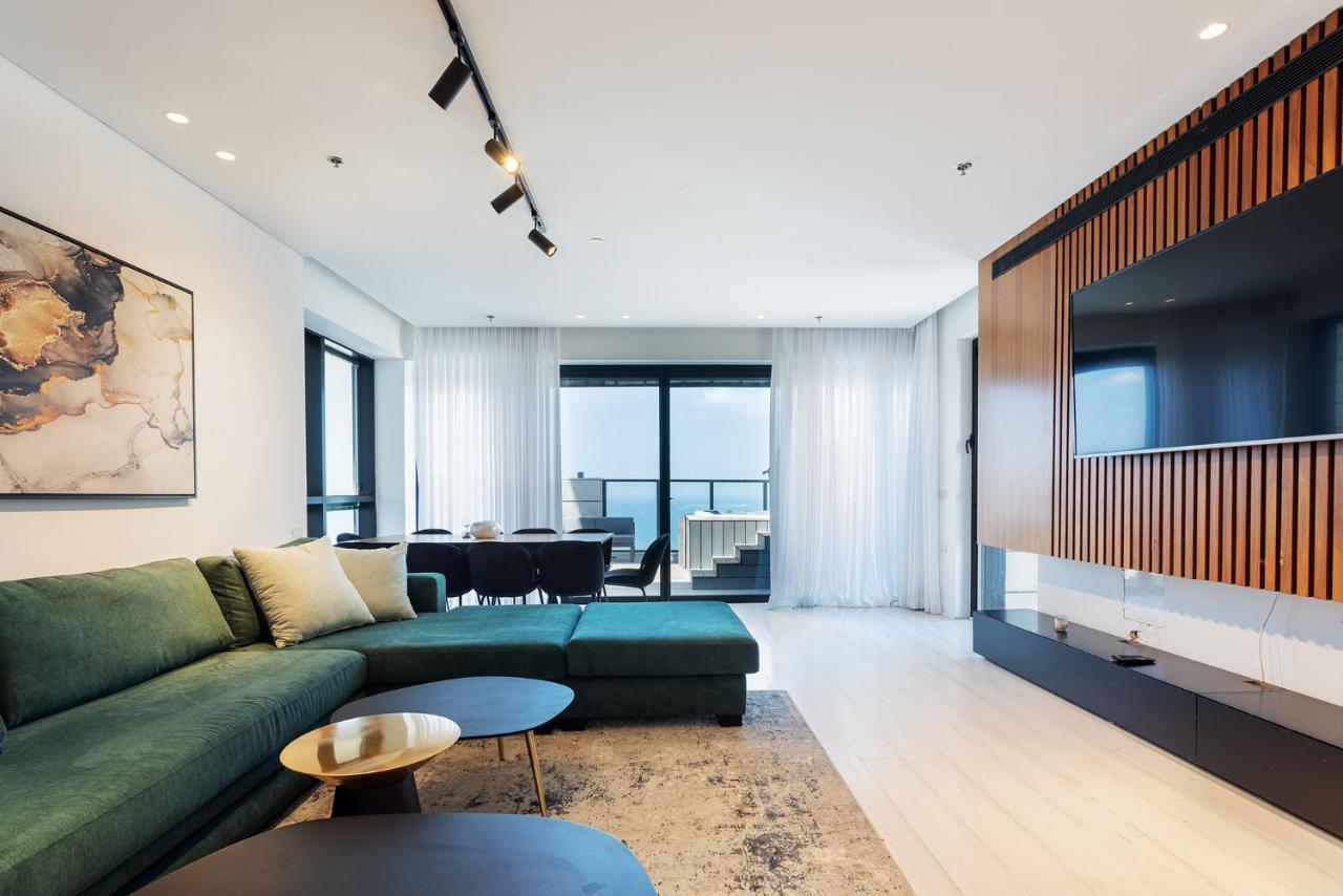 Yalarent Sea-Breeze Penthouse With Jacuzzi Apartment Bat Yam Bagian luar foto