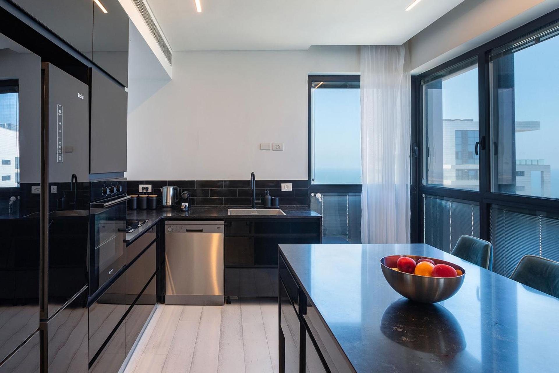 Yalarent Sea-Breeze Penthouse With Jacuzzi Apartment Bat Yam Bagian luar foto