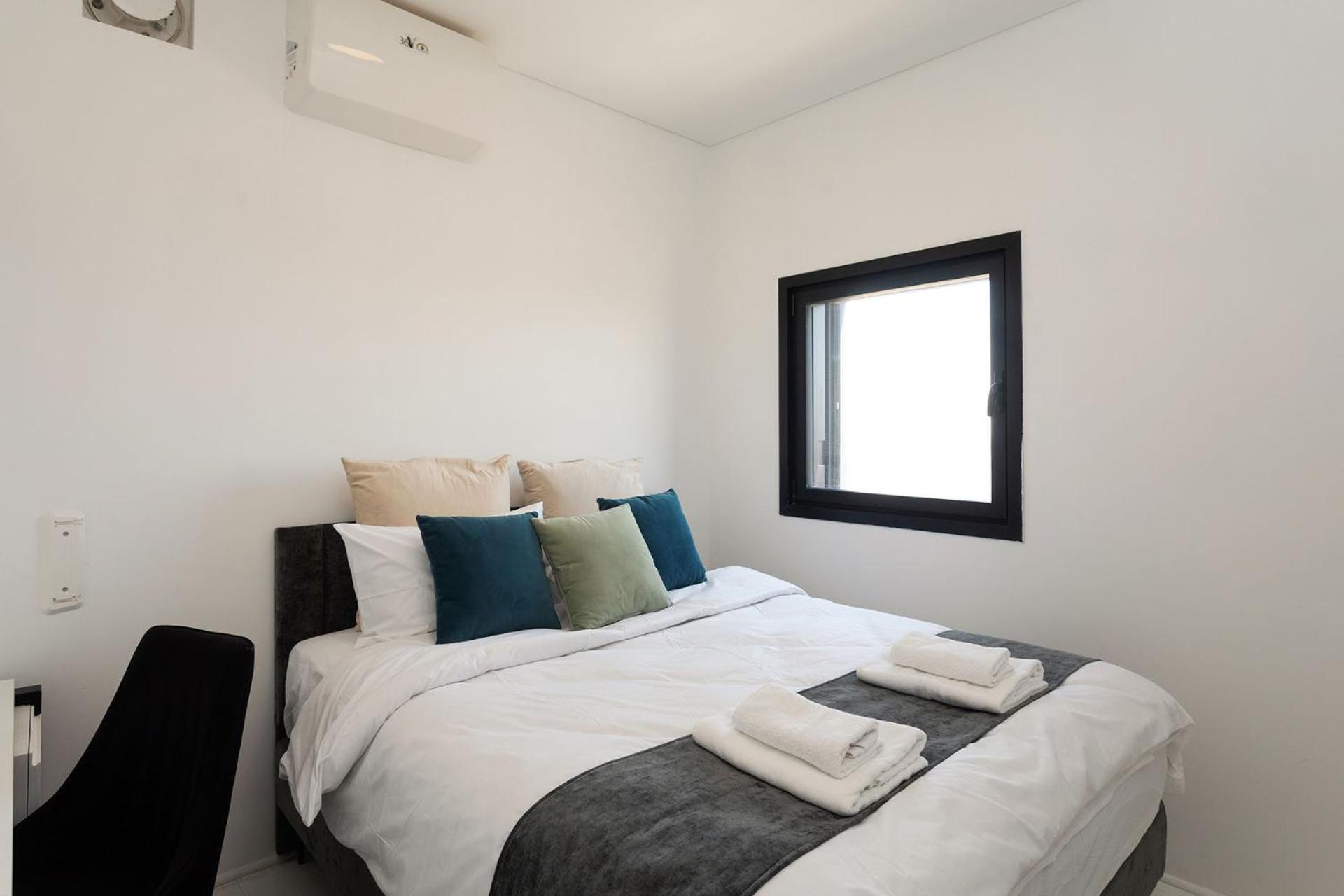 Yalarent Sea-Breeze Penthouse With Jacuzzi Apartment Bat Yam Bagian luar foto