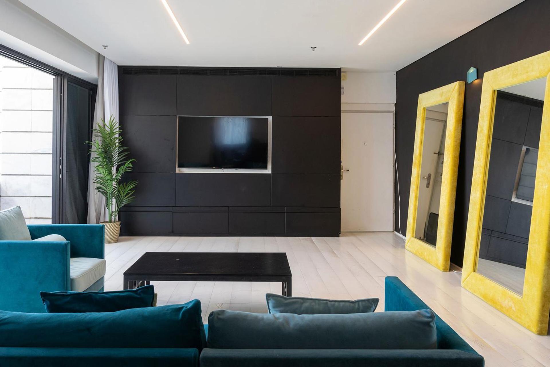 Yalarent Sea-Breeze Penthouse With Jacuzzi Apartment Bat Yam Bagian luar foto